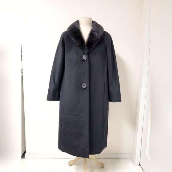 Vintage Black Coat with Fur Collar and Chinese Motif Lining - Picture 1 of 16